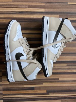 Nike Dunks beige-brown.