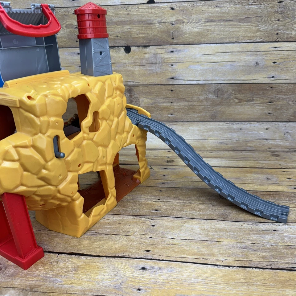 2010 Thomas & Friends Take n Play Sodor Mining Co Rumbling Gold Mine Train Set! - Image 4 of 4