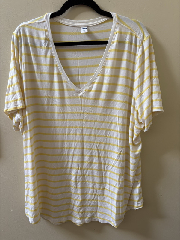 Old Navy Women’s XXL White/Yellow Striped V-Neck Short Sleeve Jersey T-Shirt