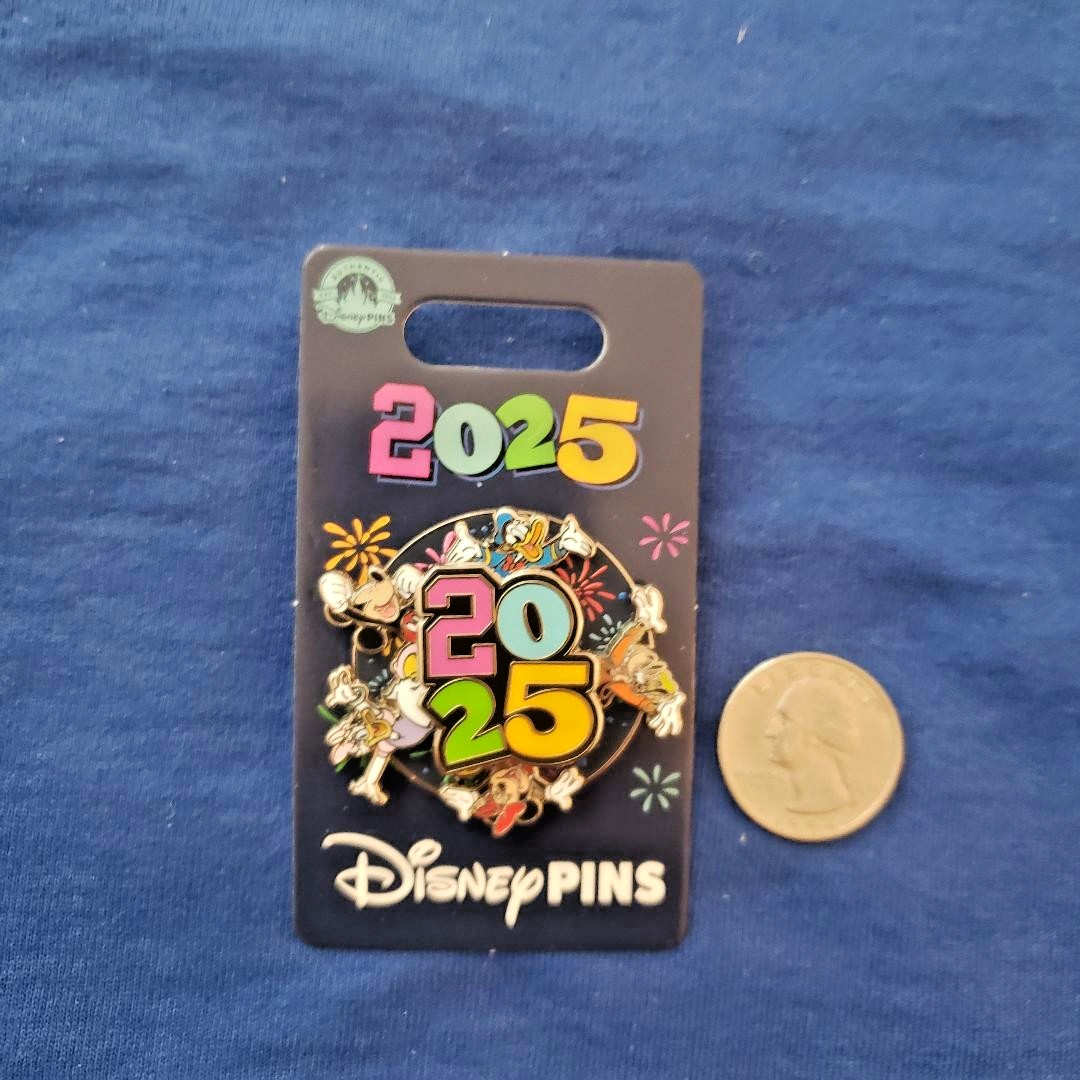 Disney Parks 2025 Dated Spinner Pin Mickey & Friends Goofy Donald Minnie Daisy