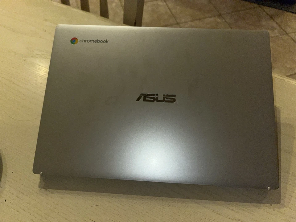ASUS Chromebook CX1100CNA-GJ0034 11,6" (Intel Celeron N3350, 4GB RAM, 64GB eMMC) - Immagine 3 di 4