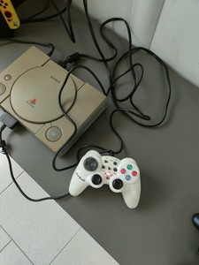 Sony PlayStation 1 Console con Controller - Grigio (SCPH-9002)