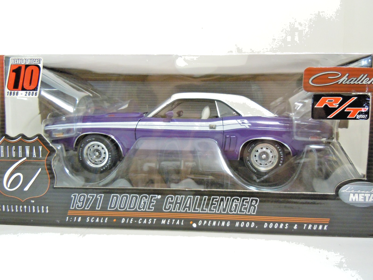 1/18 Highway 61 1971 Dodge Challenger Purple With White Top and