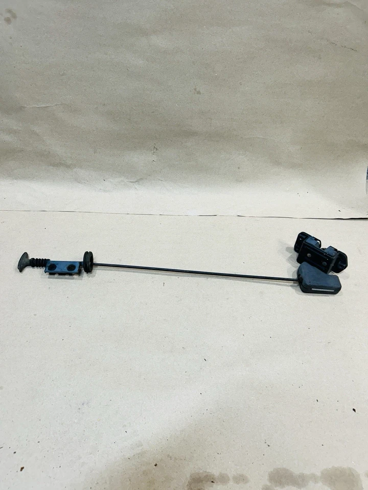 Toyota 4Runner 1990-1995 portador de neumáticos de repuesto pestillo liberación manija cable de tracción fabricante de equipos originales Foto 2 de 4