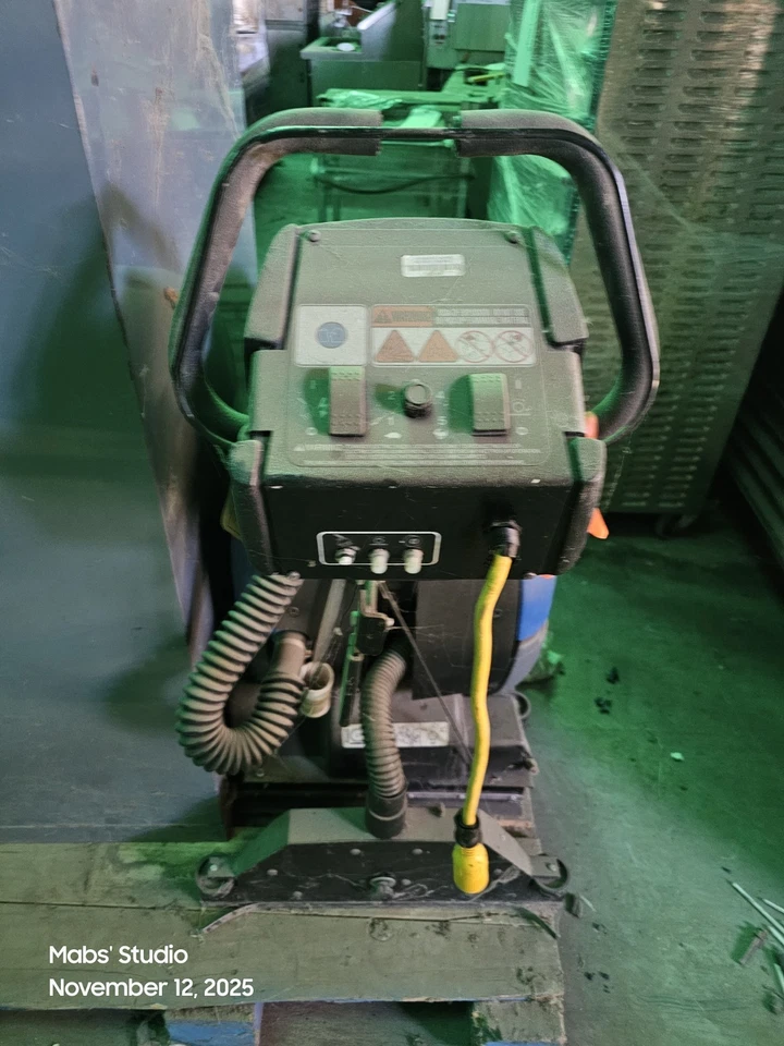 Fregadora de piso comercial Windsor Commodore 20 - Foto 2 de 4