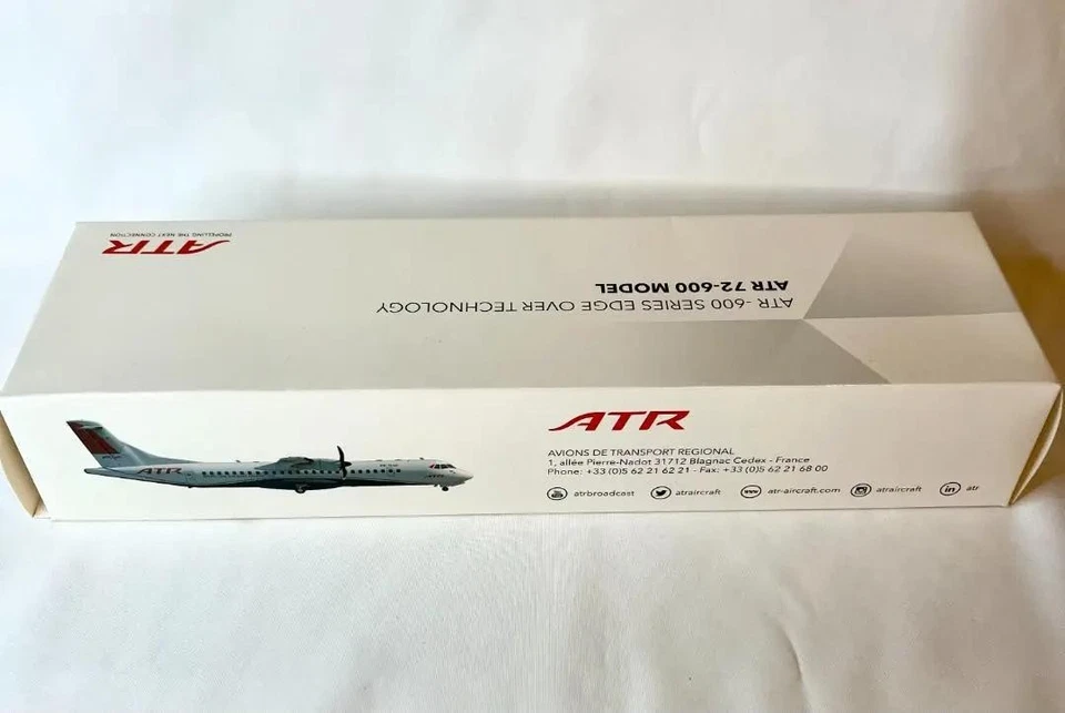 ATR 72600 Modelo 1/100 Snap Fit Avión Coleccionable Foto 2 de 4