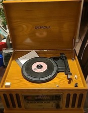 Oak Detrola KM837 Replica Record Player CD Cassette Am/Fm radio Speakers