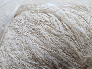 posten 1 8KG schurwolle wolle zum stricken Häkelgarn beige Cloqué Flamme 12/2