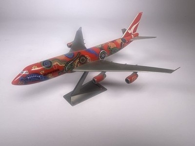 FLIGHT MINATURE QANTAS ''WUNALA DREAMING'' 747-400 1:250 SCALE SNAPFIT MODEL