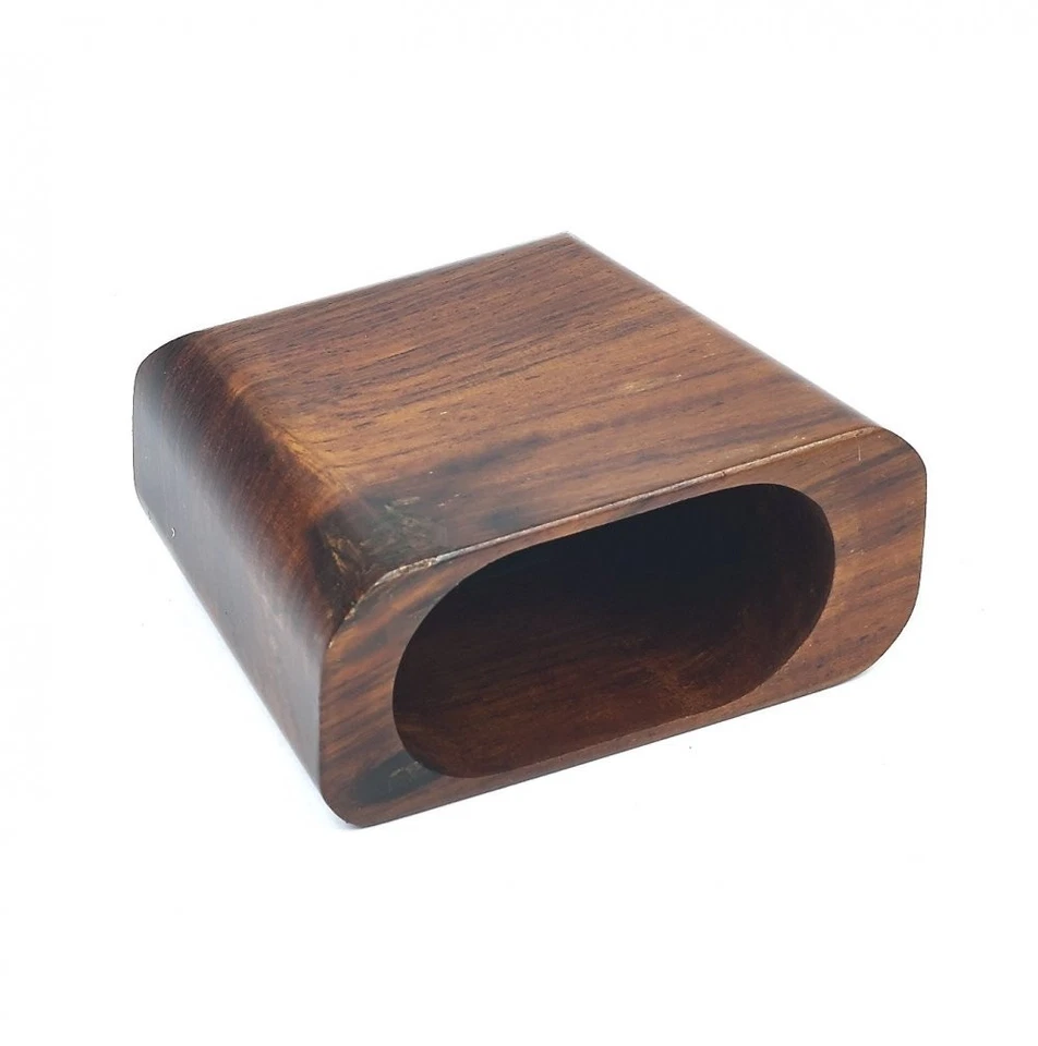 TAZA DE DADOS DE MADERA MACIZA DE CEREZO Foto 2 de 2