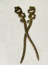 vintage-style set of 2 bronze-tone hair sticks featuring a fox design.