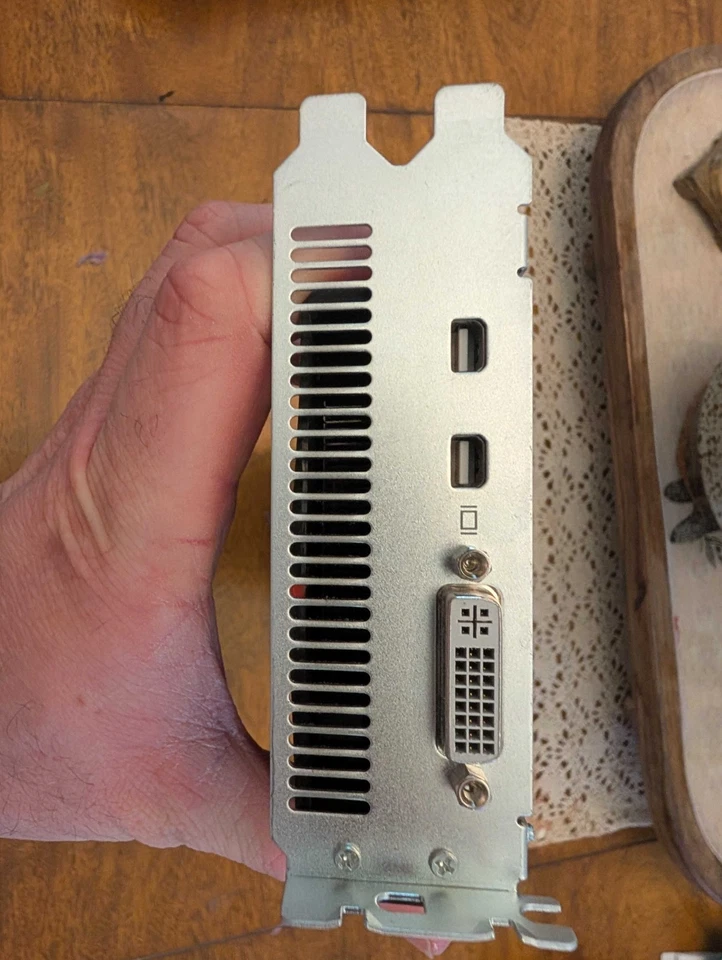 Tarjeta de gráficos de video Apple ATI Radeon HD 5570 1 GB DVI MiniDP PCie 639-0675 Foto 4 de 4