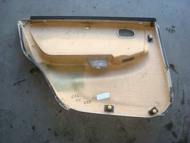 Mazda 626 1999 interior panel de puerta cubierta cubierta lado del pasajero trasero OEM Foto 2 de 4