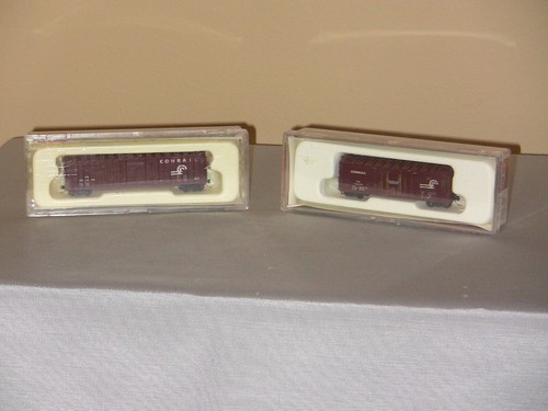 2 Con Cor N Scale Freight Cars {Conrail} #001-147102, #001-105105 - Picture 2 of 4