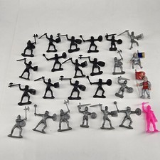 Lot Of 25 Assorted Medievel Knight Figures Toys Plastic