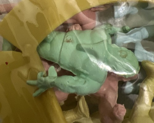 Vintage 1990's Knock Off Hasbro Wrestler Action Figure & Ring Hulk Macho man - Afbeelding 3 van 4