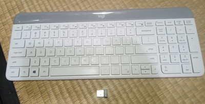 Logitech K470 Slim Wireless Keyboard WITH USB Dongle YR0075 white Excellent