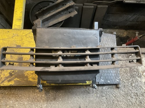 VW Golf 4 IV 1J Lüftungsgitter Stoßstange Vorne Mitte 1J0853677D #PY1 Original