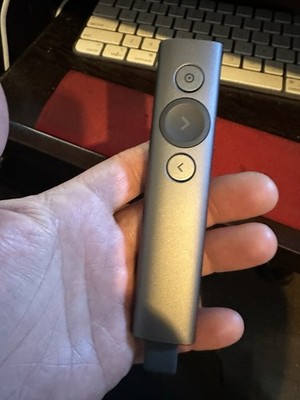 Logitech Spotlight Presentation Remote R-R0011 MISSING RECEIVER/NO CHARGER (READ