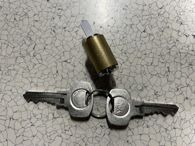 Excess Inventory Yale Real Living Lever Cylinder with Keys Chrome AYRL-KWKA-26