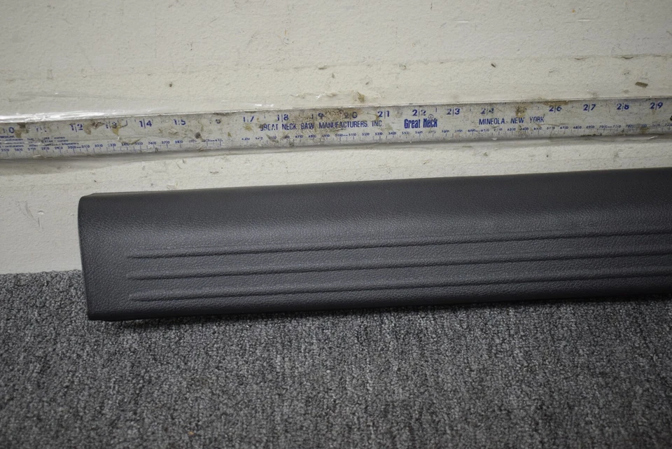 NISSAN KICK PLATE FRONT INTERIOR RIGHT SIDE FACTORY OEM - Image 2 of 4