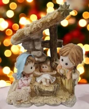 Christmas Holy Family Nativity Manger Figurine Baby Jesus Mary Joseph Lamb 6x5x3
