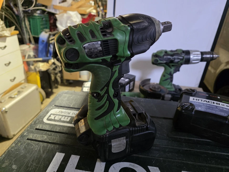 Utensili a batteria Litio 18v Trapano, Avvitatore, Mola Angolare Hitachi. Usati - Immagine 2 di 4