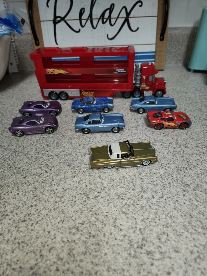 Camión de transporte Disney Pixar Cars Mack MiniRacers excelente estado +8 coches. Ver* Foto 3 de 4