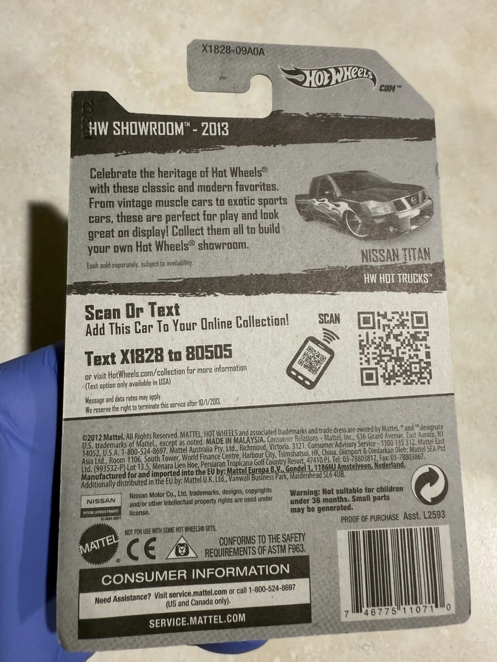 Hot Wheels 2013 HW Showroom Hot Trucks Nissan Titan em azul - Imagem 3 de 4