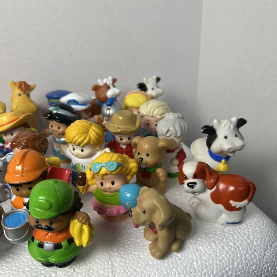Fisher Price Little People Huge Lot Of 31 Figures And Animals - Image 3 of 4