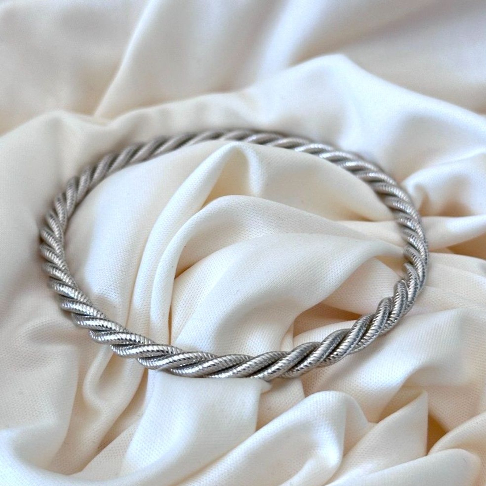 Continuous Twisted Wire Bangle Bracelet Silver To… - image 3
