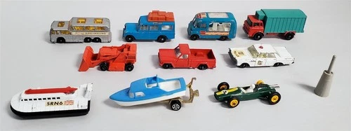 D-19 VINTAGE 60/70'S COLLECTION OF ASSORTED MATCHBOX TOY VEHICLES-BOATS, CARS +!