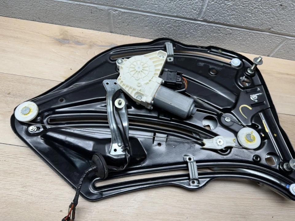 MERCEDES BENZ E550 E350 OEM 2 PUERTAS TRASERO IZQUIERDO INMERSIÓN PUERTA LATERAL VENTANA REGULADOR MOTOR Foto 3 de 4