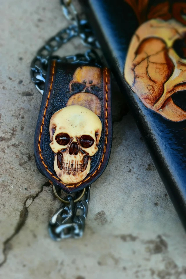 Cartera Sheridan Calavera Cuero Tallado, Cartera Cadena, Cartera Tallada, Tallada a Mano Foto 2 de 4