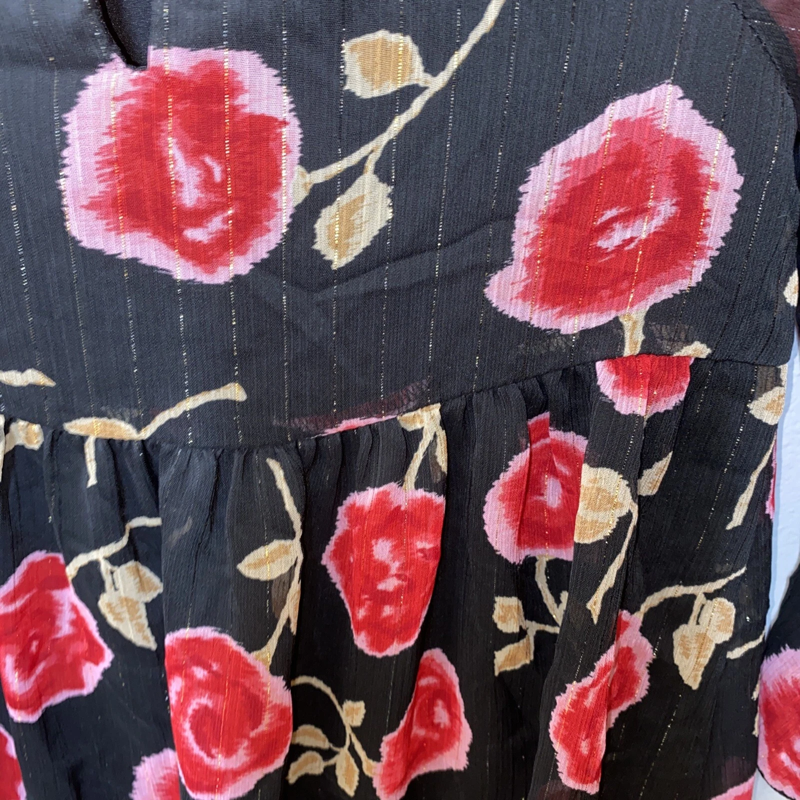 Abito da ragazza Kate Spade taglia 5 rose giovanili su sfondo filo metallico nero