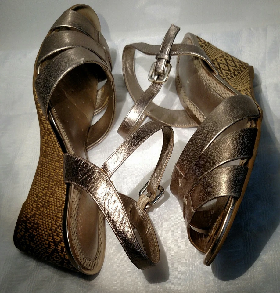 EASY SPIRIT Sz9m leather gold 3.5inch wedge extra padding - Image 4 of 4