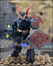 HALO MEGA BLOKS CUSTOM BLUE & RED COVENANT HUNTER MINI FIGURE