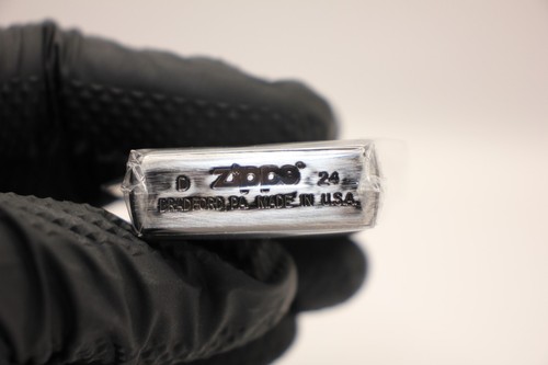Zippo Toyota Land Cruiser 70 - Limited Edition of 200 Pieces with Serial Number - Picture 5 of 18
