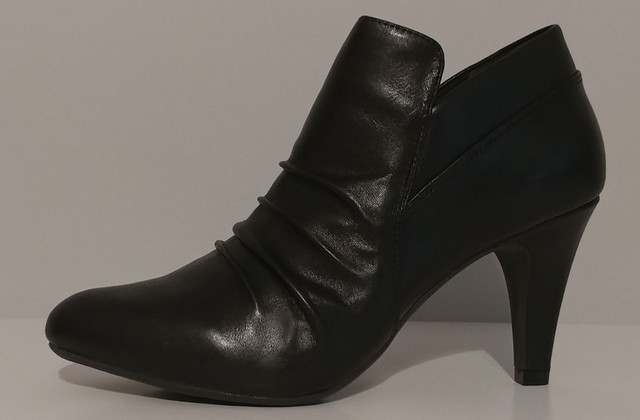 me too black booties