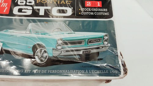 AMT AMT1191M/12 Skill 2 Model Kit 1965 Pontiac GTO 2-in-1 Kit 1/25 Scale Model