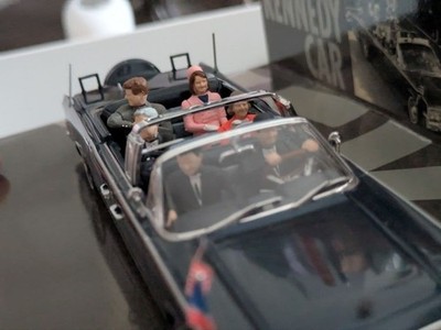Minichamps 1/43 The Kennedy Car 1961 Diecast Model with Display