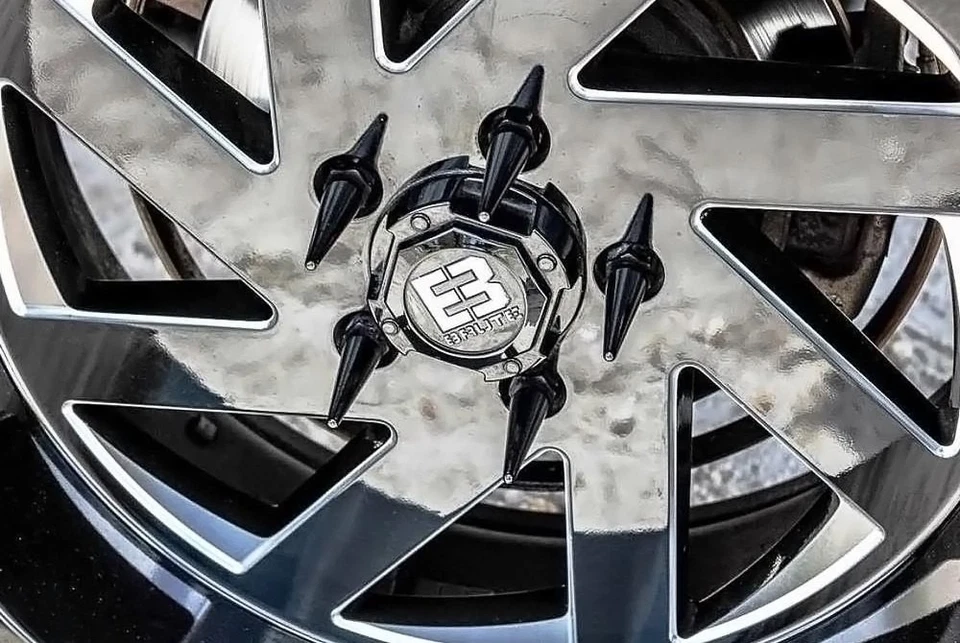 Metal Lugz 7208K8-BLK Black Shank Seat Spiked Lug Nut Set Foto 3 de 4