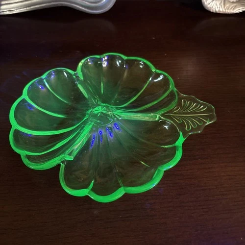 Jeanette Doric Clover Uranium Glass Dish Glows