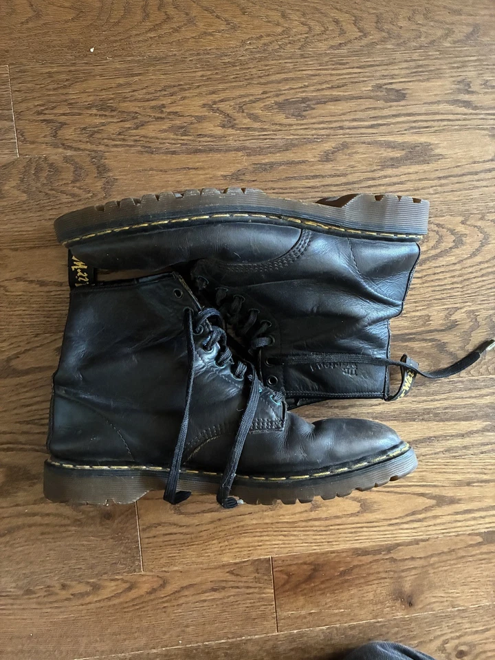 Botas pretas masculinas vintage Doc Martens tamanho 12EUA 11UK fabricadas na Inglaterra vintage - Imagem 2 de 4