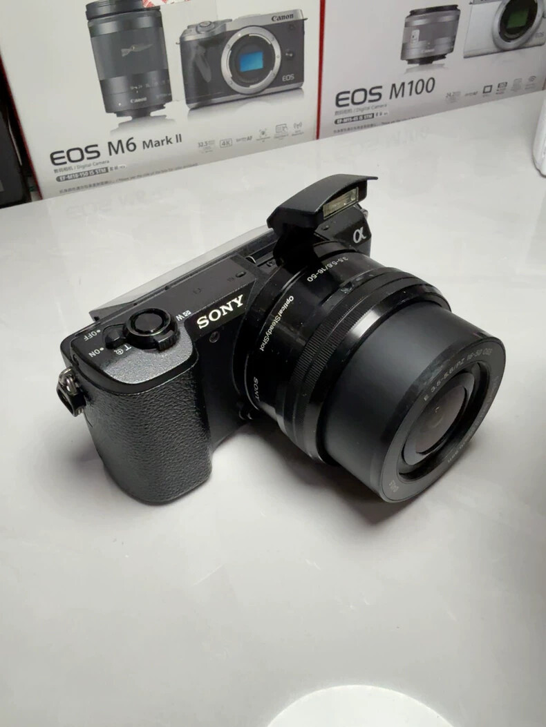 Sony a5100 16-50mm Mirrorless Digital Camera with 3-Inch Flip Up