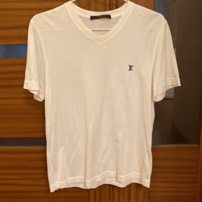 Louis Vuitton ホワイト Vネック Tシャツ LOUIS VUITTON(ルイヴィトン) Tシャツ ホワイト サイズ M｜【公式 トップス
