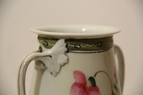 HAND PAINTED NIPPON CERAMIC VASE - DOUBLE HANDLES - FLOWERS - 7 1/2" - Picture 5 of 10