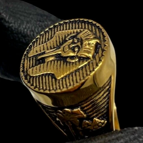 Anello sfinge dorata color oro acciaio 316l con palme e piramidi d