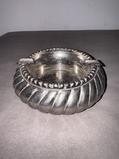 Vintage Solid Metal Ashtray – 721g – 14cm Diameter x 5cm Height Beautiful Design