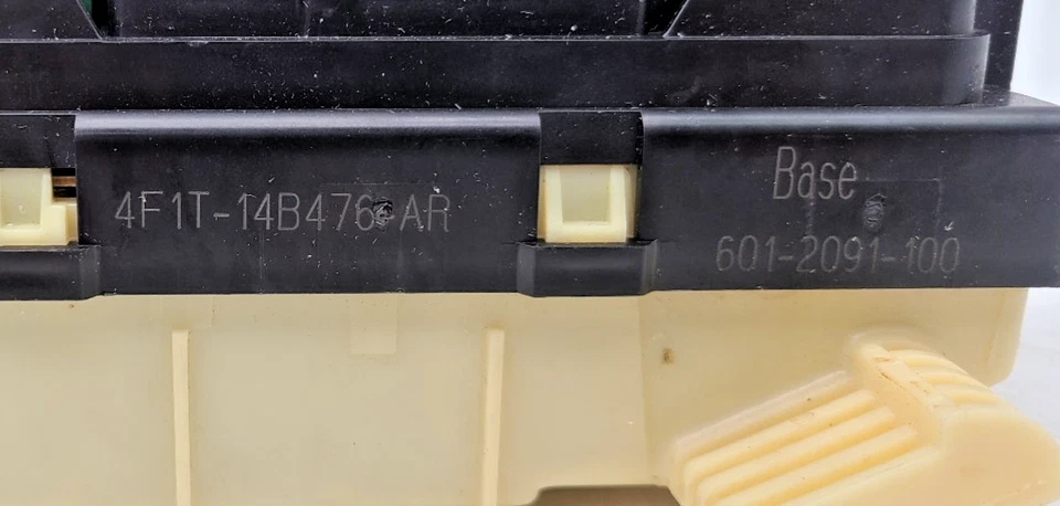 Ford Taurus Mercury Sable 2004-2005 caja de fusibles relé multifunción BCM *BASE Foto 2 de 4